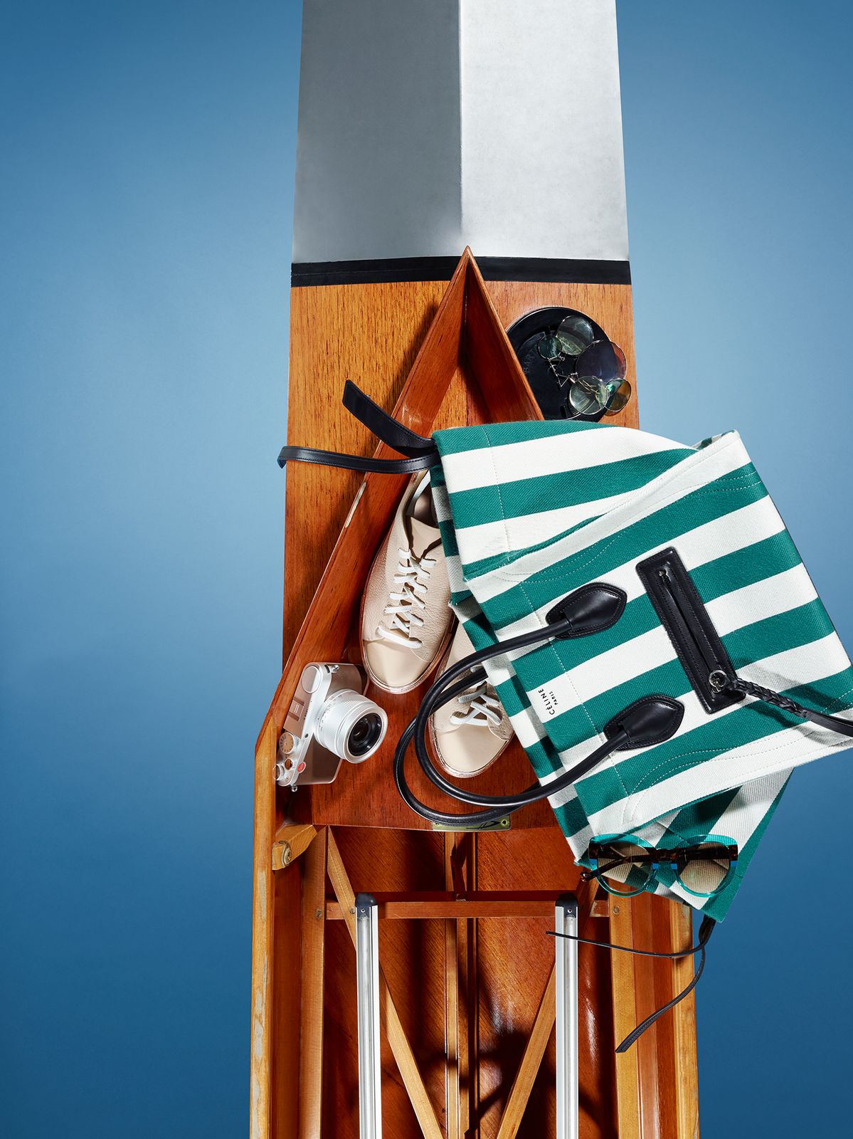 Daniela-Tonatiuh--ENCOREMAG-COVER--2015